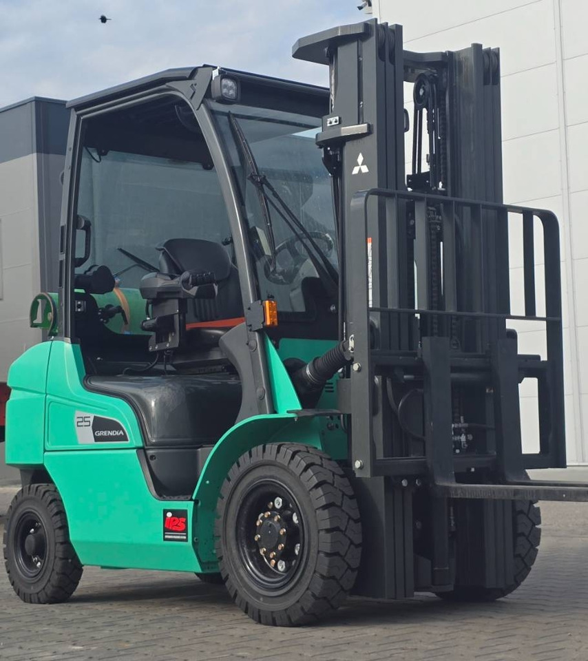 Mitsubishi FG 25 N DEMO like NEW  - Chariot élévateur à gaz: photos 5 Mitsubishi FG 25 N DEMO like NEW  - Chariot élévateur à gaz: photos 5