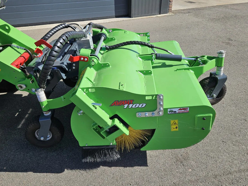 Avant 1100 Borstel met opvangbak - Accessoire pour Machine agricole: photos 3 Avant 1100 Borstel met opvangbak - Accessoire pour Machine agricole: photos 3