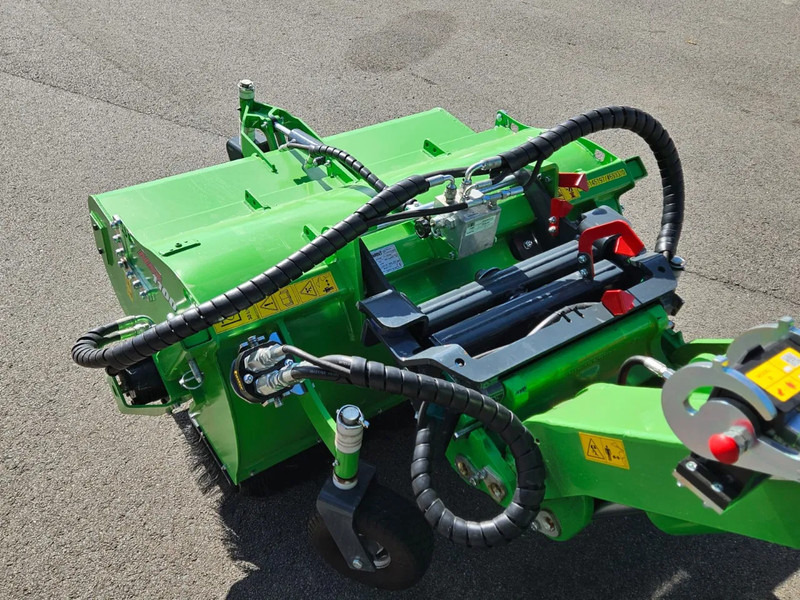 Avant 1100 Borstel met opvangbak - Accessoire pour Machine agricole: photos 5 Avant 1100 Borstel met opvangbak - Accessoire pour Machine agricole: photos 5