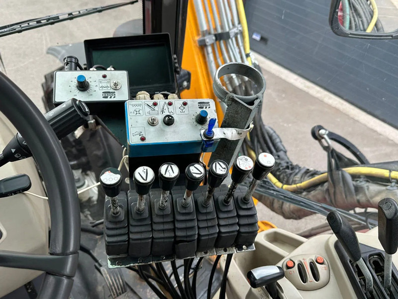 Tracteur agricole Massey Ferguson 6713S Dyna 6: photos 17