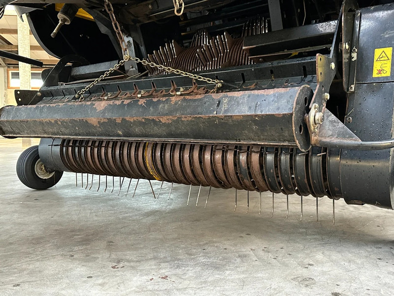 New Holland BB9060 Cropcutter - Presse à balles cubiques: photos 4 New Holland BB9060 Cropcutter - Presse à balles cubiques: photos 4