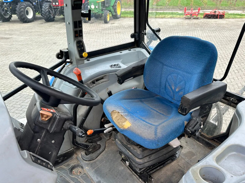 New Holland T5050 Hi-Lo Powershuttle - Tracteur agricole: photos 5 New Holland T5050 Hi-Lo Powershuttle - Tracteur agricole: photos 5