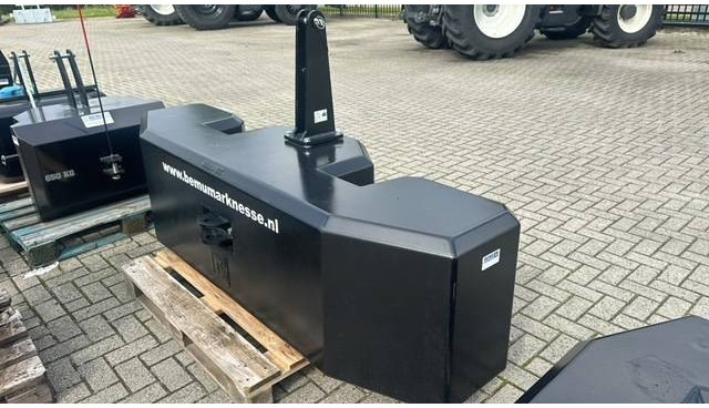 Gewichtenblok 2500 KG Ertscomposiet - Contrepoids pour Machine agricole: photos 2 Gewichtenblok 2500 KG Ertscomposiet - Contrepoids pour Machine agricole: photos 2