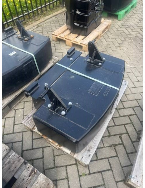 Gewichtenblok 600 KG achtergewicht , Rearweight - Pièces de rechange pour Machine agricole: photos 2 Gewichtenblok 600 KG achtergewicht , Rearweight - Pièces de rechange pour Machine agricole: photos 2