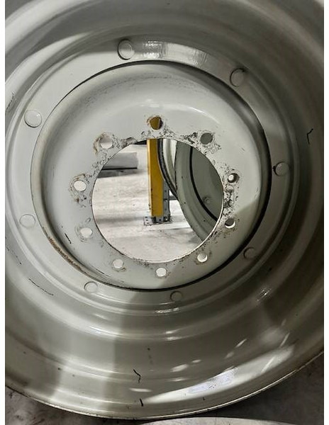 Valtra 15x30 velgen, rims - Pneus et jantes pour Machine agricole: photos 5 Valtra 15x30 velgen, rims - Pneus et jantes pour Machine agricole: photos 5