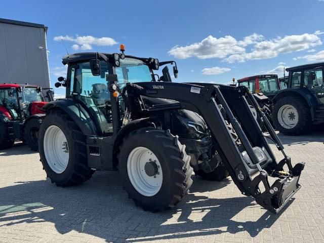 Valtra G125 Ecopower Active, 115 uur!! FH+PTO+Voorlader - Tracteur agricole: photos 4 Valtra G125 Ecopower Active, 115 uur!! FH+PTO+Voorlader - Tracteur agricole: photos 4