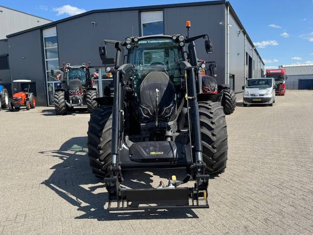 Valtra G125 Ecopower Active, 115 uur!! FH+PTO+Voorlader - Tracteur agricole: photos 3 Valtra G125 Ecopower Active, 115 uur!! FH+PTO+Voorlader - Tracteur agricole: photos 3