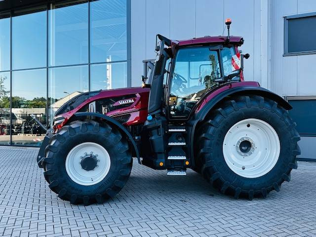 Valtra Q305 DEMO Super Compleet! - Tracteur agricole: photos 3 Valtra Q305 DEMO Super Compleet! - Tracteur agricole: photos 3