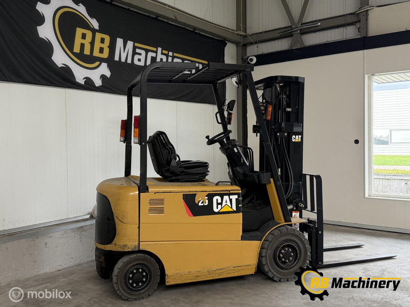 Caterpillar EP25K PAC - Chariot élévateur: photos 3 Caterpillar EP25K PAC - Chariot élévateur: photos 3