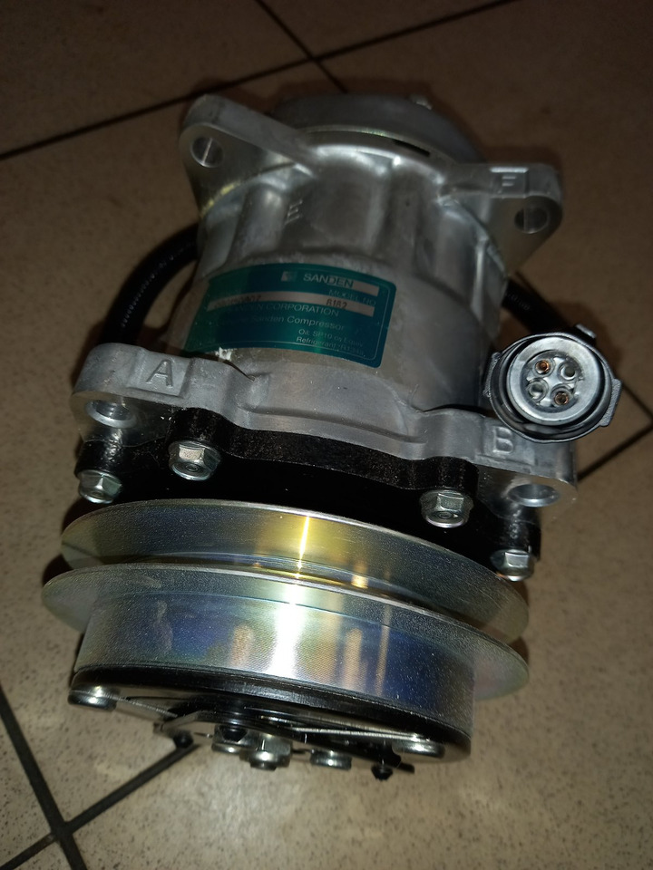 HELLA DAF - Compresseur de climatisation: photos 3 HELLA DAF - Compresseur de climatisation: photos 3