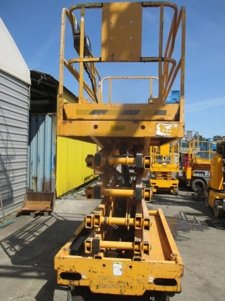 Haulotte Compact 12 - Nacelle ciseaux: photos 3 Haulotte Compact 12 - Nacelle ciseaux: photos 3
