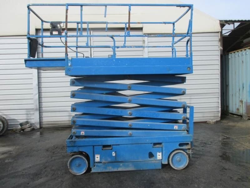 Haulotte Compact 14 - Nacelle ciseaux: photos 1 Haulotte Compact 14 - Nacelle ciseaux: photos 1