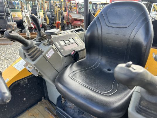 Mini pelle Bobcat E26 à 17500 € ht: photos 9