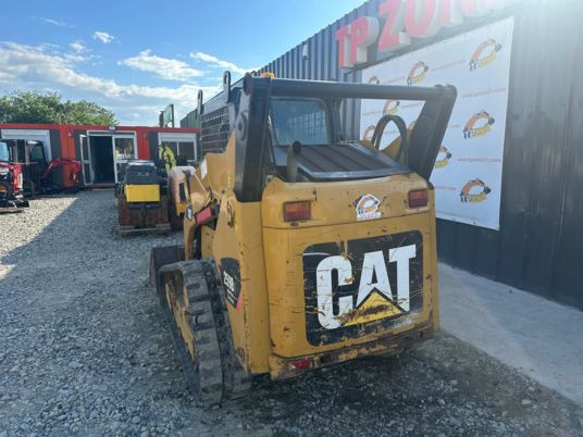 Caterpillar 259 B - 3 High Flow à 28500 € HT - Mini chargeuse: photos 4 Caterpillar 259 B - 3 High Flow à 28500 € HT - Mini chargeuse: photos 4
