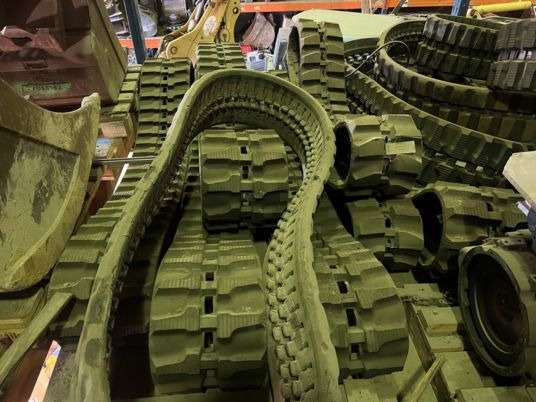 Chenilles pour pelle 320 x 100 x 48 - Chenille: photos 1 Chenilles pour pelle 320 x 100 x 48 - Chenille: photos 1