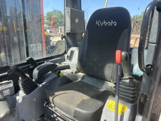 Mini pelle Kubota U36-4 Cabine à 28500 € HT: photos 7