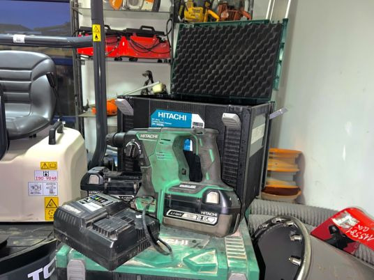 Marteau perforateur burineur hitachi - Matériel de chantier: photos 1 Marteau perforateur burineur hitachi - Matériel de chantier: photos 1