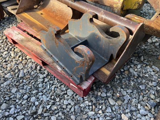 Platine à boulonner mecalac Connect - Attache rapide: photos 2 Platine à boulonner mecalac Connect - Attache rapide: photos 2