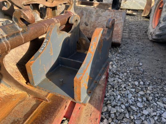 Platine à boulonner mecalac Connect - Attache rapide: photos 3 Platine à boulonner mecalac Connect - Attache rapide: photos 3