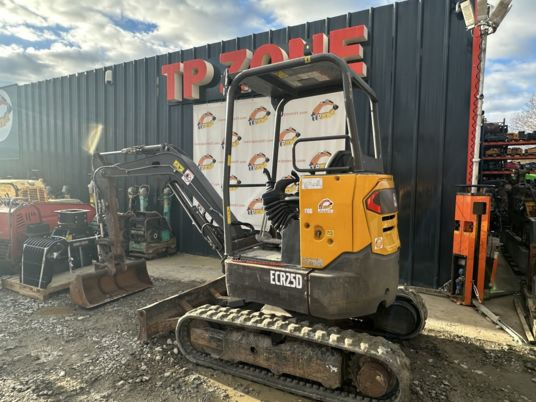 Volvo ECR25D à 22 500 € HT - Mini pelle: photos 4 Volvo ECR25D à 22 500 € HT - Mini pelle: photos 4