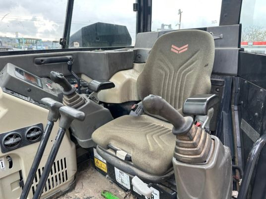 Pelle sur chenille Yanmar VIO80-1A à 37500 euros HT: photos 7 Pelle sur chenille Yanmar VIO80-1A à 37500 euros HT: photos 7