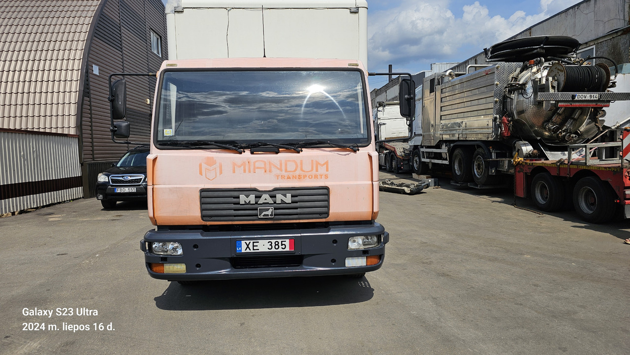 MAN 12.220 - Camion isothermique: photos 4 MAN 12.220 - Camion isothermique: photos 4