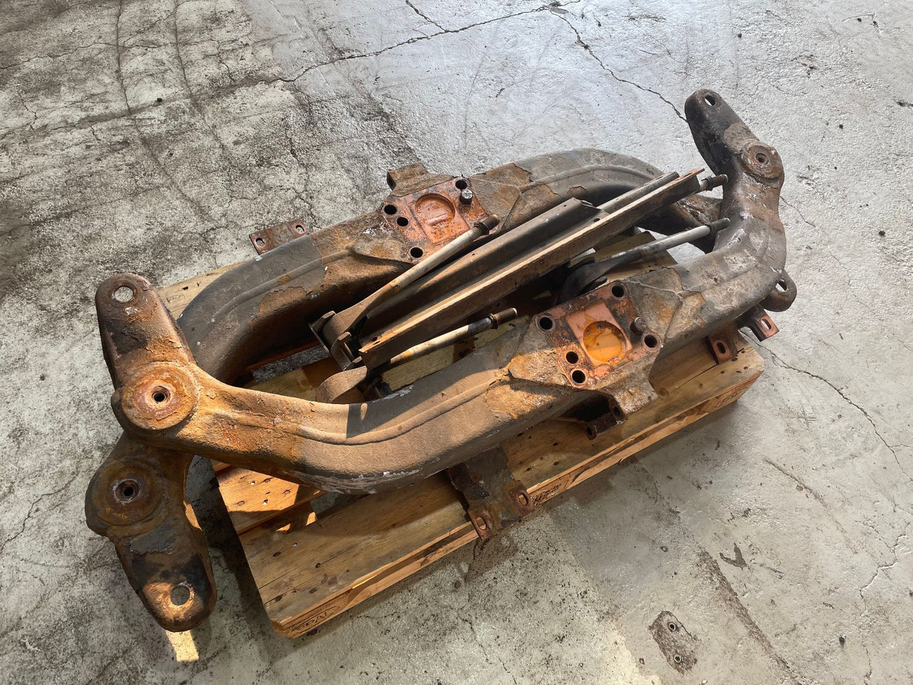 Mercedes-Benz Achsträger Hinterachse Citaro LE Setra A6283200075 A6293203675 - Essieu arrière pour Bus: photos 4 Mercedes-Benz Achsträger Hinterachse Citaro LE Setra A6283200075 A6293203675 - Essieu arrière pour Bus: photos 4