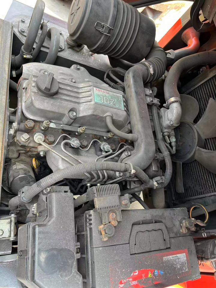 Toyota FDZN30 - Chariot élévateur diesel: photos 5 Toyota FDZN30 - Chariot élévateur diesel: photos 5