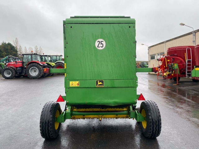 JOHN DEERE 590 - Presse à balles rondes: photos 3 JOHN DEERE 590 - Presse à balles rondes: photos 3
