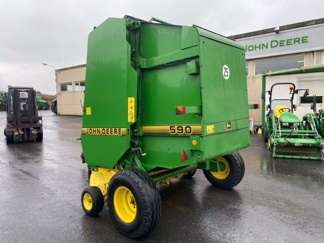 JOHN DEERE 590 - Presse à balles rondes: photos 2 JOHN DEERE 590 - Presse à balles rondes: photos 2