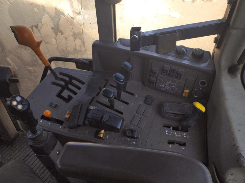 JOHN DEERE 6115M - Tracteur agricole: photos 4 JOHN DEERE 6115M - Tracteur agricole: photos 4