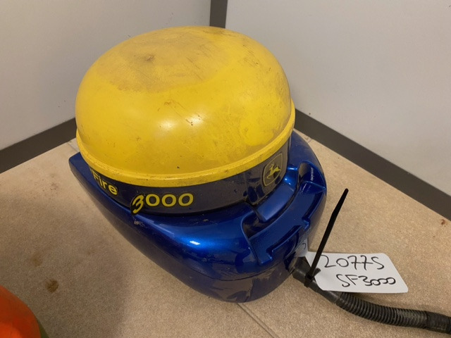 JOHN DEERE SF3000 - Système de navigation pour Machine agricole: photos 1 JOHN DEERE SF3000 - Système de navigation pour Machine agricole: photos 1