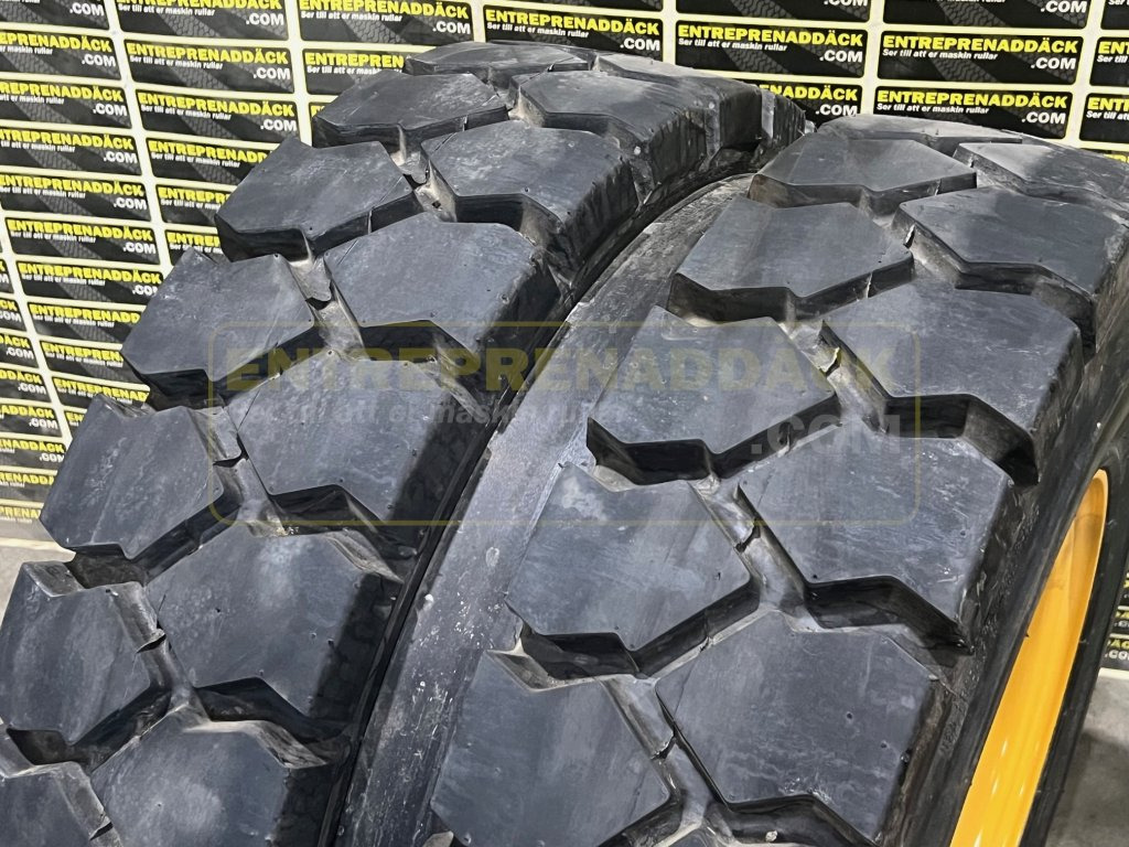 Trelleborg T-900 – Special wheel for excavators 9.00-20  - Pelle sur pneus: photos 1 Trelleborg T-900 – Special wheel for excavators 9.00-20  - Pelle sur pneus: photos 1