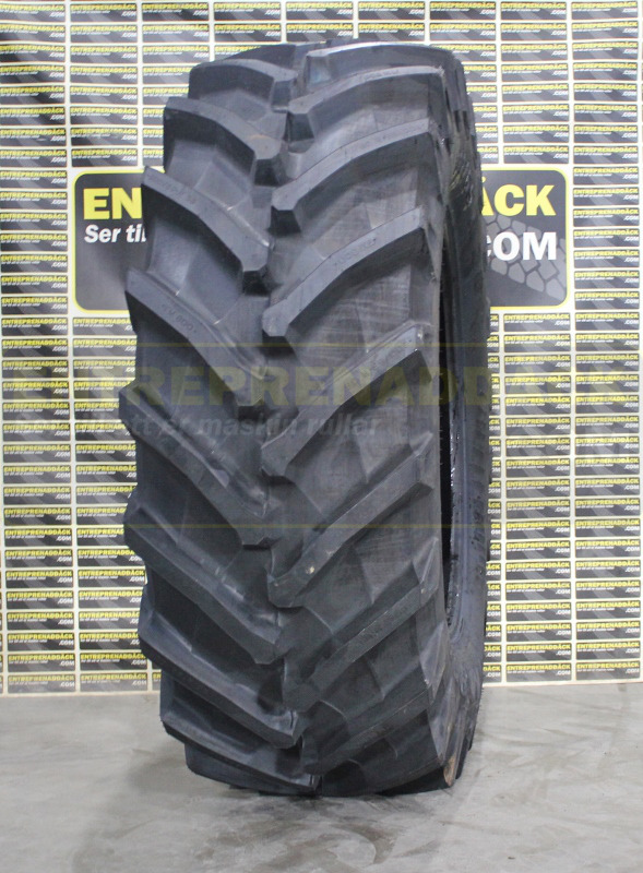 Trelleborg TM 800 600/65R38: Radial Tires for Modern Agricultural Tractors - Pneu pour Tracteur agricole: photos 2 Trelleborg TM 800 600/65R38: Radial Tires for Modern Agricultural Tractors - Pneu pour Tracteur agricole: photos 2