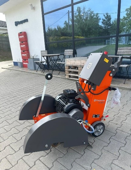 HUSQVARNA FS500E - Travaux routiers: photos 3 HUSQVARNA FS500E - Travaux routiers: photos 3