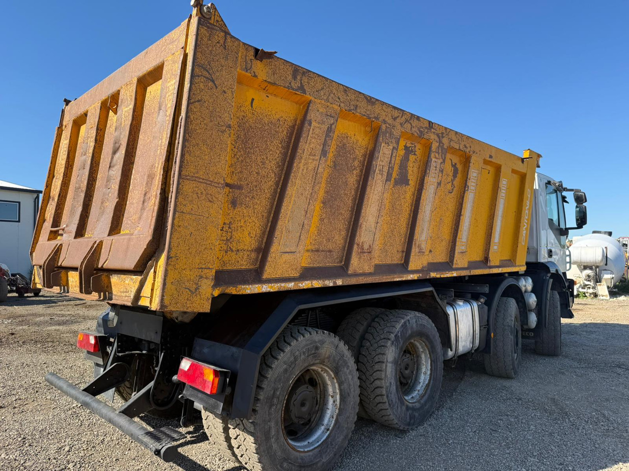IVECO TRAKKER TIPPER - Camion benne: photos 3 IVECO TRAKKER TIPPER - Camion benne: photos 3