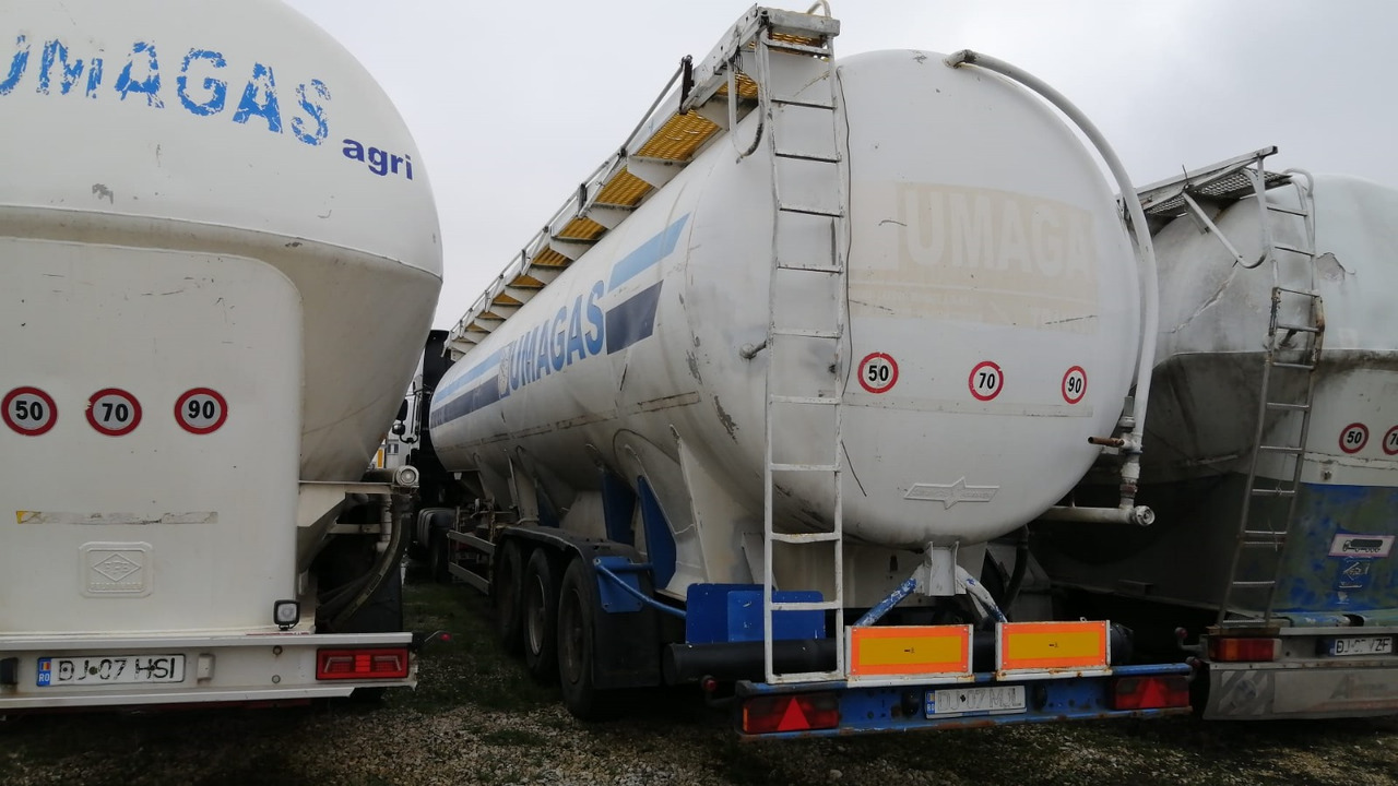SPITZER Tank/Silo 57,000 l 4 Compartments for Powders/Feed/Water//Liquid Fertilizer/etc. - Citerne pulvérulente: photos 4 SPITZER Tank/Silo 57,000 l 4 Compartments for Powders/Feed/Water//Liquid Fertilizer/etc. - Citerne pulvérulente: photos 4
