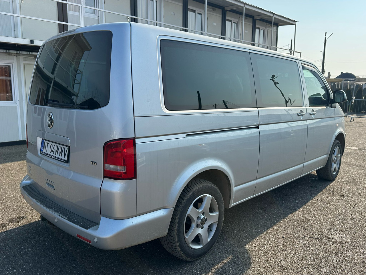 VOLKSWAGEN MULTIVAN - Minibus, Transport de personnes: photos 3 VOLKSWAGEN MULTIVAN - Minibus, Transport de personnes: photos 3