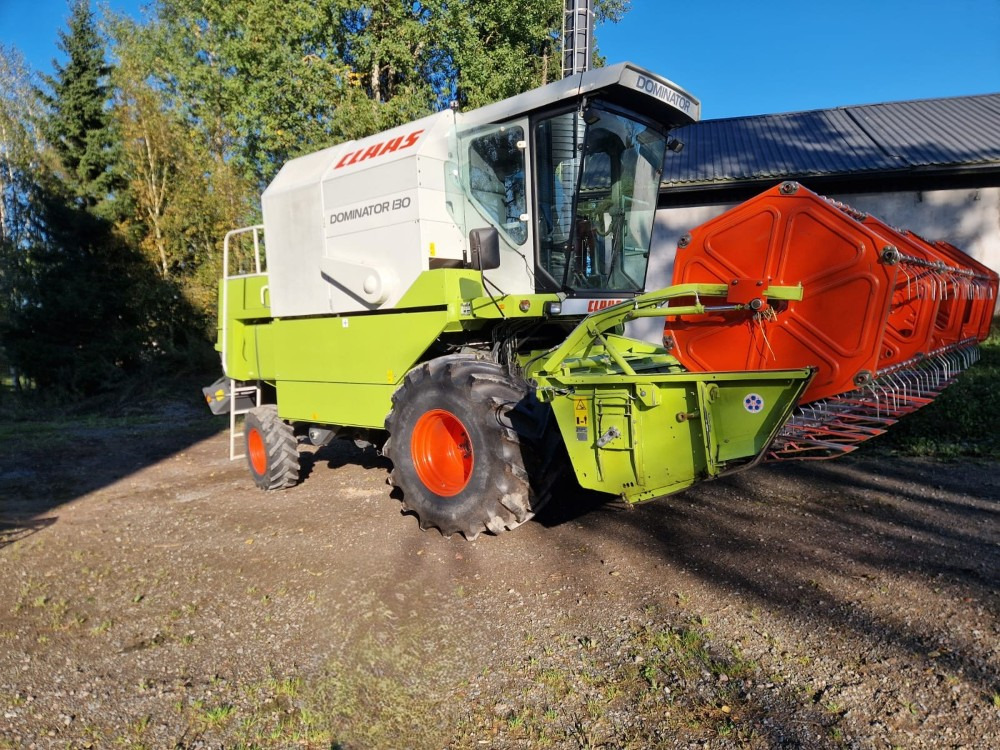 CLAAS Dominator 130 - Moissonneuse-batteuse: photos 2 CLAAS Dominator 130 - Moissonneuse-batteuse: photos 2
