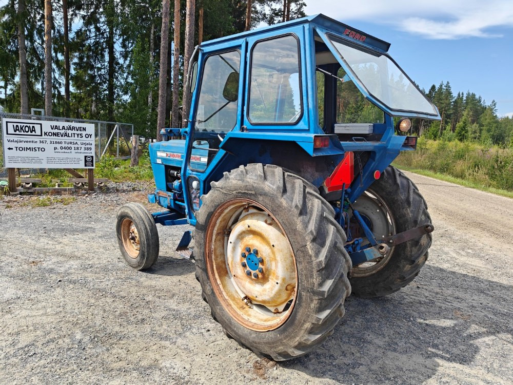 FORD 5000 traktori alkuperäiskuntoinen, Hara hytillä ja paljon hydrauliikkaa, katso video! - Tracteur agricole: photos 2 FORD 5000 traktori alkuperäiskuntoinen, Hara hytillä ja paljon hydrauliikkaa, katso video! - Tracteur agricole: photos 2