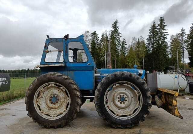 Ford County 754 Super 4 - VIDEO - Tracteur agricole: photos 3 Ford County 754 Super 4 - VIDEO - Tracteur agricole: photos 3