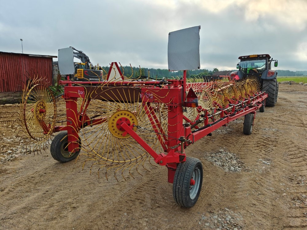 Karhotin Tonutti Millennum V20 Työleveys n. 12 metriä, katso video! - Matériel de fenaison: photos 4 Karhotin Tonutti Millennum V20 Työleveys n. 12 metriä, katso video! - Matériel de fenaison: photos 4