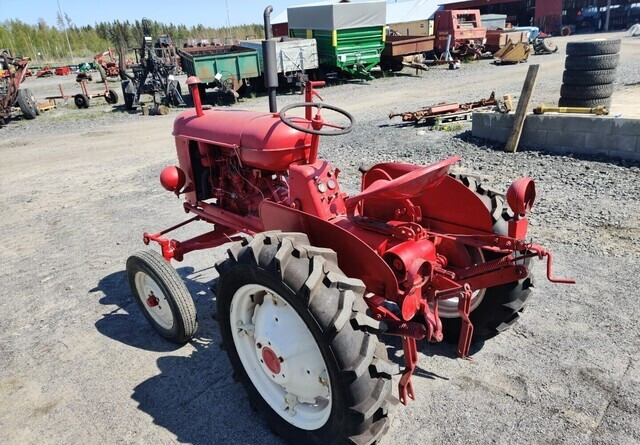 Massey Harris Traktori - bensiini - Tracteur agricole: photos 4 Massey Harris Traktori - bensiini - Tracteur agricole: photos 4