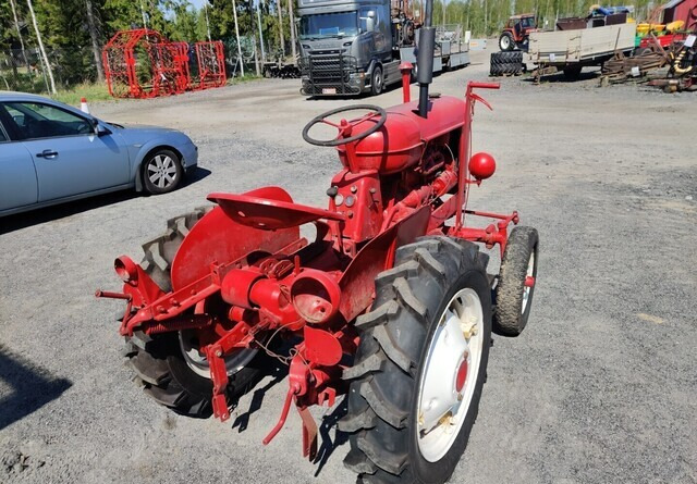 Massey Harris Traktori - bensiini - Tracteur agricole: photos 5 Massey Harris Traktori - bensiini - Tracteur agricole: photos 5