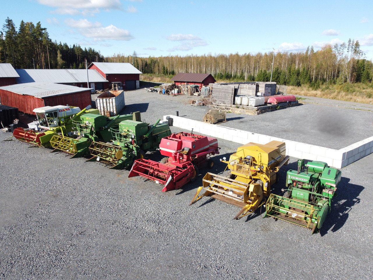 Puimureita / Combine harvesters 6kpl / 6pcs - Claas, John Deere, Massey Ferguson... - Moissonneuse-batteuse: photos 2 Puimureita / Combine harvesters 6kpl / 6pcs - Claas, John Deere, Massey Ferguson... - Moissonneuse-batteuse: photos 2