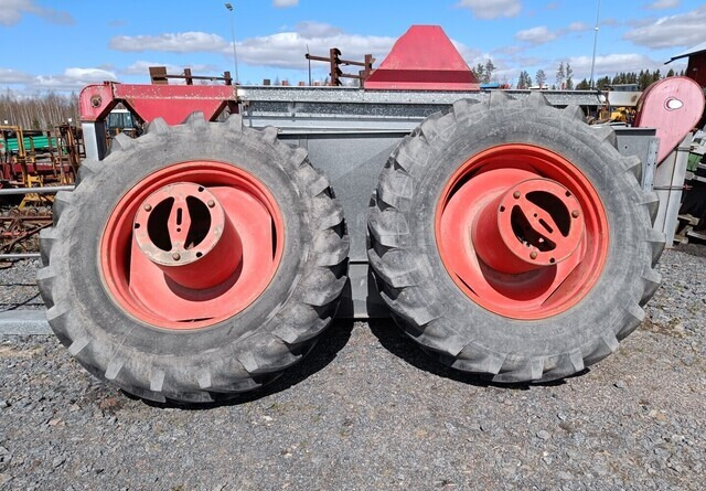 Taurus Paripyörät 18.4R38 todella hyväkuntoiset Fendt Farmer 312LSA sopivat - Roue complète pour Machine agricole: photos 2 Taurus Paripyörät 18.4R38 todella hyväkuntoiset Fendt Farmer 312LSA sopivat - Roue complète pour Machine agricole: photos 2