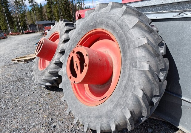 Taurus Paripyörät 18.4R38 todella hyväkuntoiset Fendt Farmer 312LSA sopivat - Roue complète pour Machine agricole: photos 1 Taurus Paripyörät 18.4R38 todella hyväkuntoiset Fendt Farmer 312LSA sopivat - Roue complète pour Machine agricole: photos 1