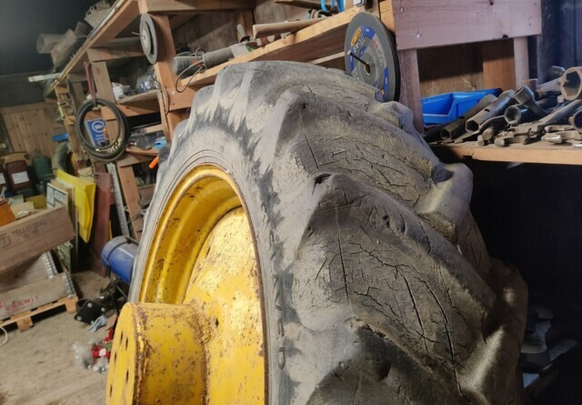 Pneu pour Tracteur agricole Traktorin renkaat 13.6/12x38 vanteilla: photos 8