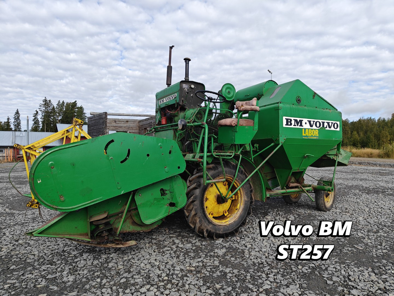 Volvo BM ST257 leikkuupuimuri työleveys 190cm, vaikka koeruutupuimuriksi, katso video! - Moissonneuse-batteuse: photos 1 Volvo BM ST257 leikkuupuimuri työleveys 190cm, vaikka koeruutupuimuriksi, katso video! - Moissonneuse-batteuse: photos 1