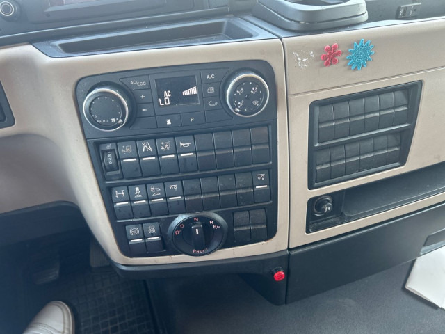 MAN TGX 26.470 6X2-4 BL tandem - Camion à rideaux coulissants: photos 2 MAN TGX 26.470 6X2-4 BL tandem - Camion à rideaux coulissants: photos 2